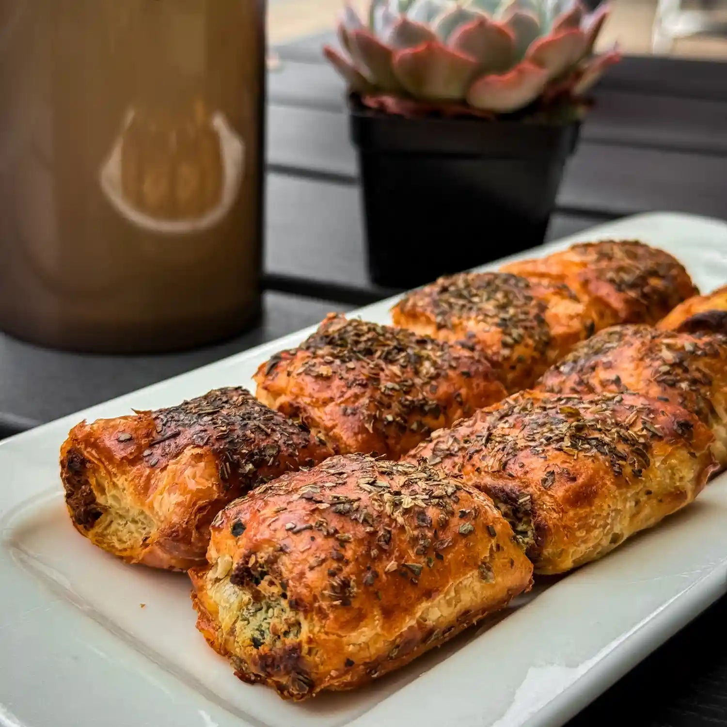 Pastelito Cóctel Hojaldrado de Tocineta y Espinaca